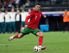 RayBet-出色发挥引发热议！，C罗在RNG比赛中刷新纪录上演精彩一战的简单介绍